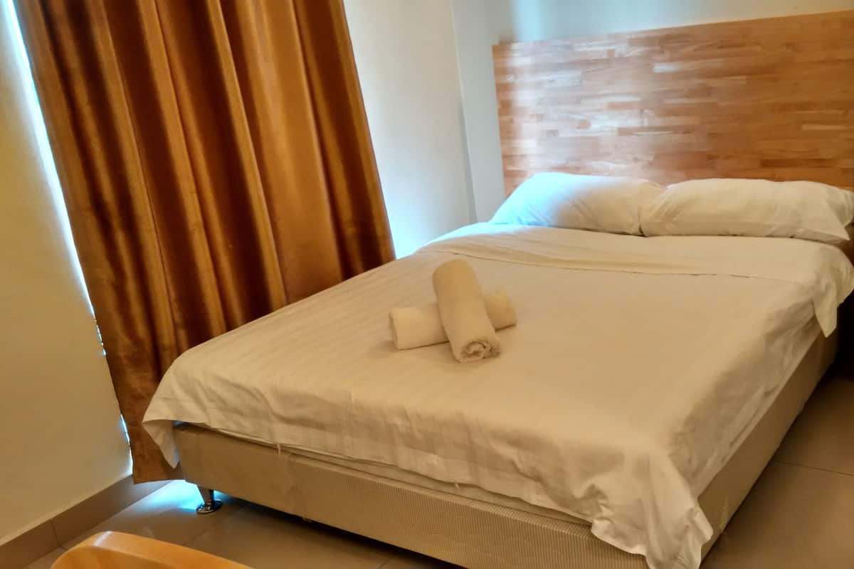 In-room safe, desk, iron/ironing board, free WiFi