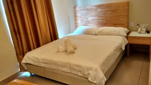 ตู้นิรภัยในห้องพัก, โต๊ะทำงาน, เตารีด/โต๊ะรีดผ้า, Wi-Fi ฟรี