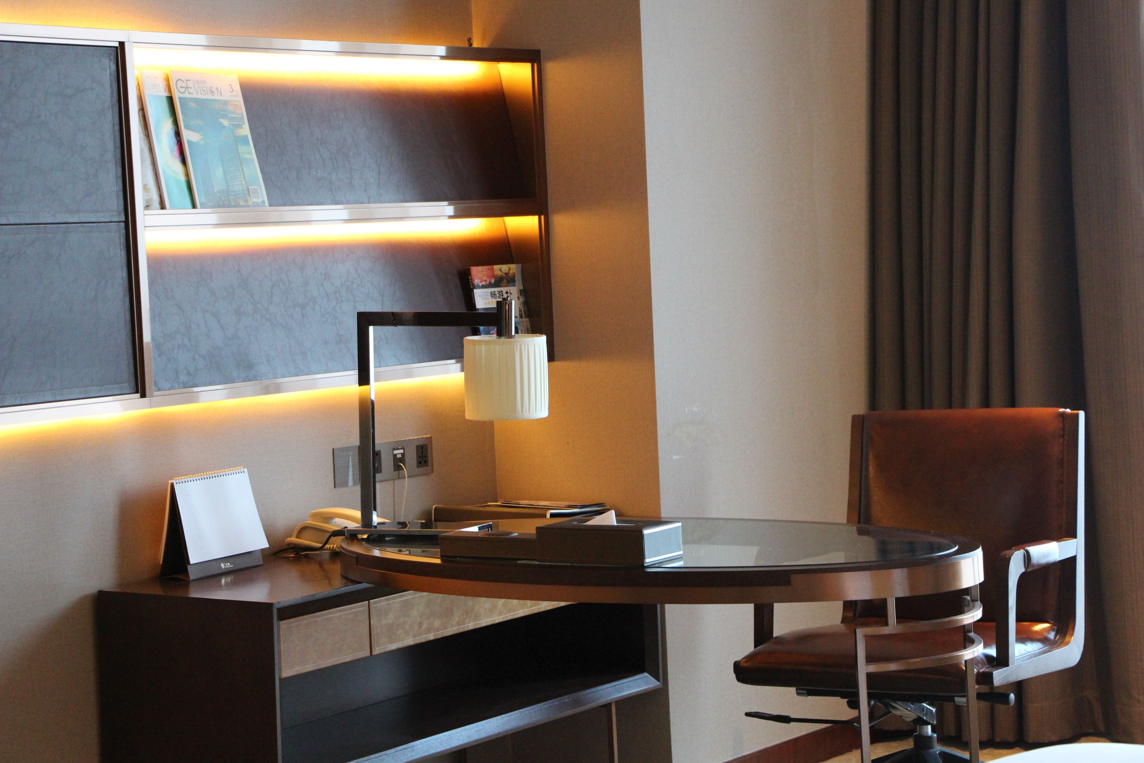 signature room, lake view | room amenity