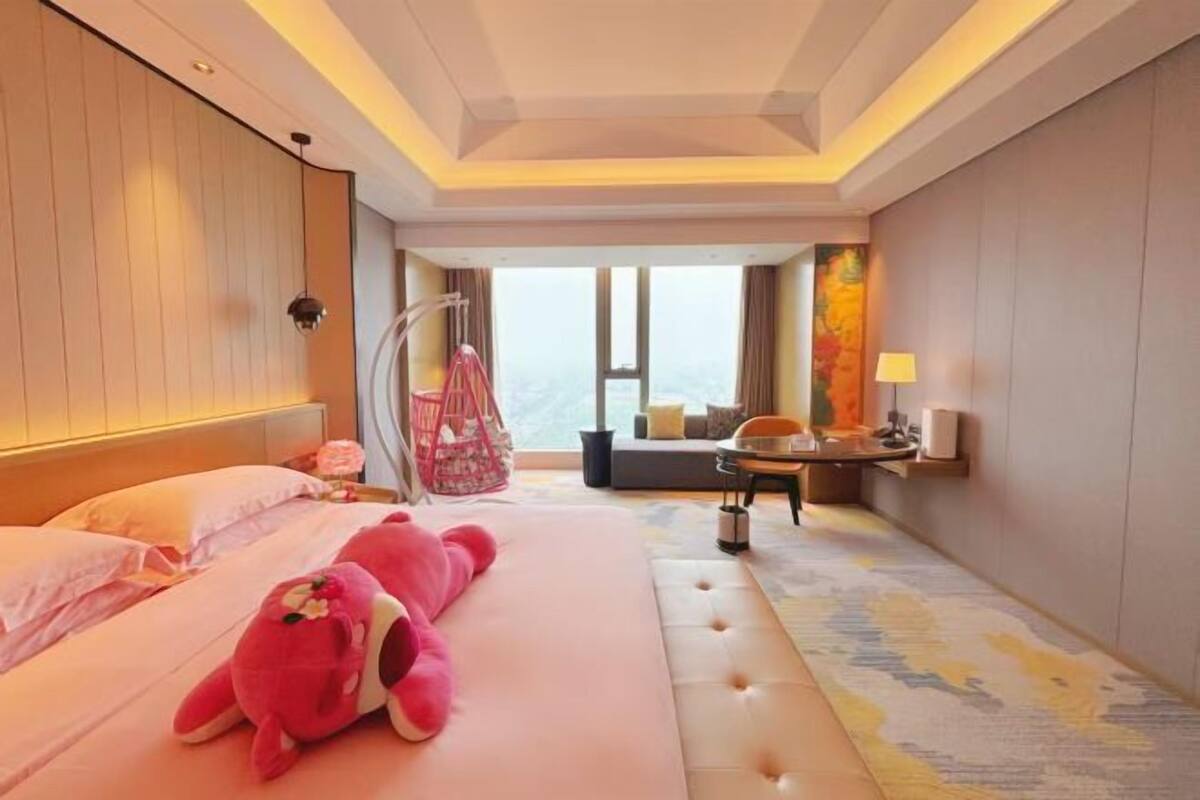 In-room safe, desk, blackout drapes, free WiFi