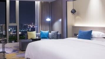 Business Room, 1 King Bed | Exterior