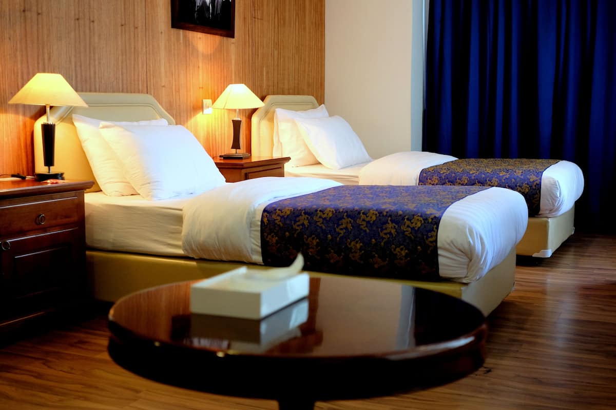 executive room | minibar, in-room safe, desk, blackout curtains