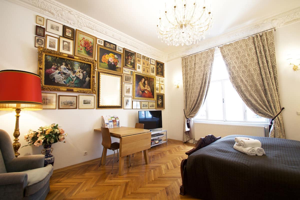 Comfort-Studio "MOZART" | 1 bedroom, premium bedding, down comforters, individually decorated