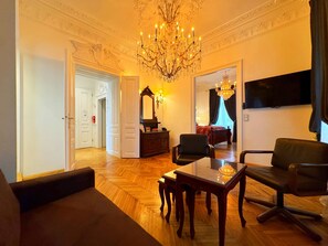 Comfort-Apartment "FREUD" | บริเวณนั่งเล่น | ทีวีจอแบน 50 นิ้ว พร้อมช่องเคเบิล, ทีวี, เครื่องเล่นวิดีโอเกม