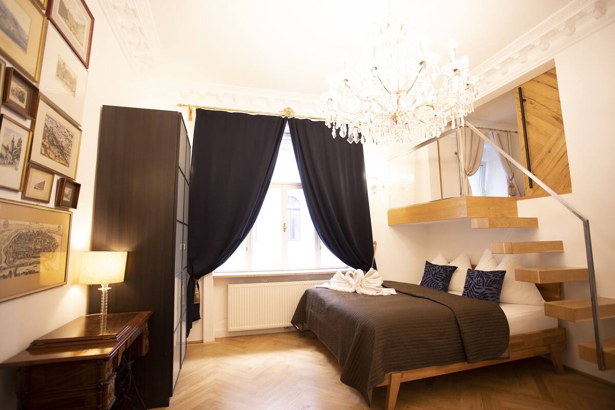 Comfort-Apartment "KLIMT" | Ropa de cama de alta calidad, edredón y escritorio