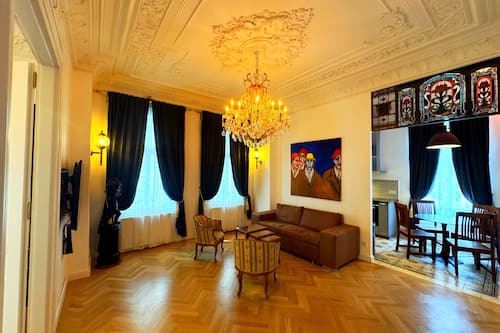 Deluxe Apartment "SCHIELE" | Living area | 50-inch flat-screen TV with cable channels, TV, video-game console