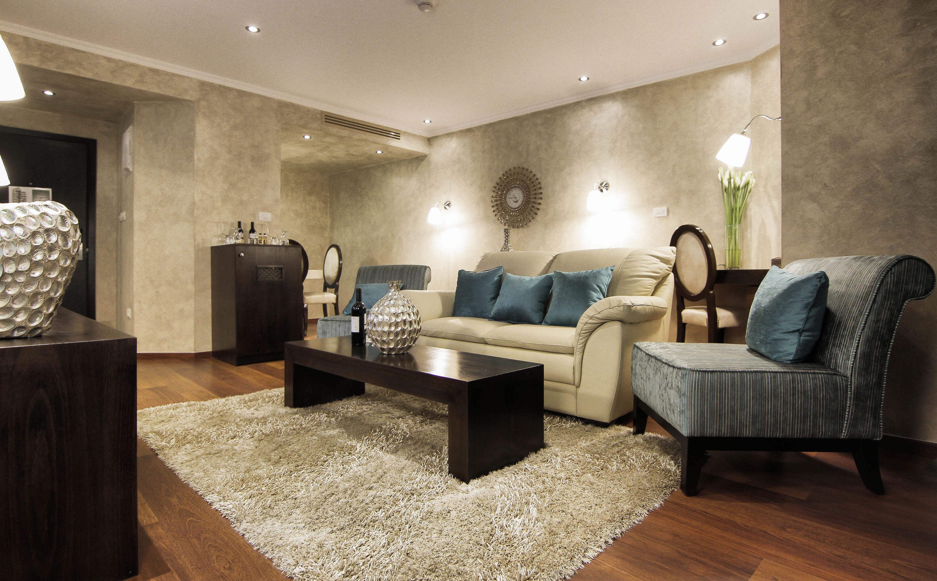 Suite, City View | Living area