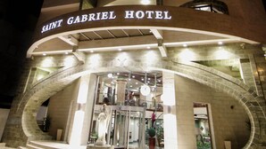 The Saint Gabriel Hotel with a modern design, featuring a prominent entrance and a large statue in front. - Saint Gabriel Hotel (Bethlehem)