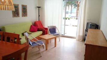 ์ํํธ, ์นจ์ค 3๊ฐ | ๊ฑฐ์ค ๊ณต๊ฐ