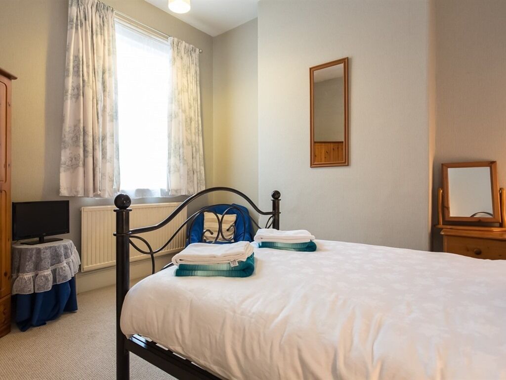 double room, ensuite ((small))