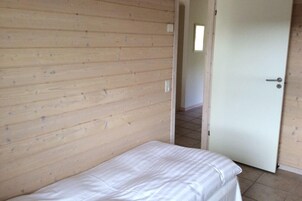 2 bedrooms, free cots/infant beds, free WiFi