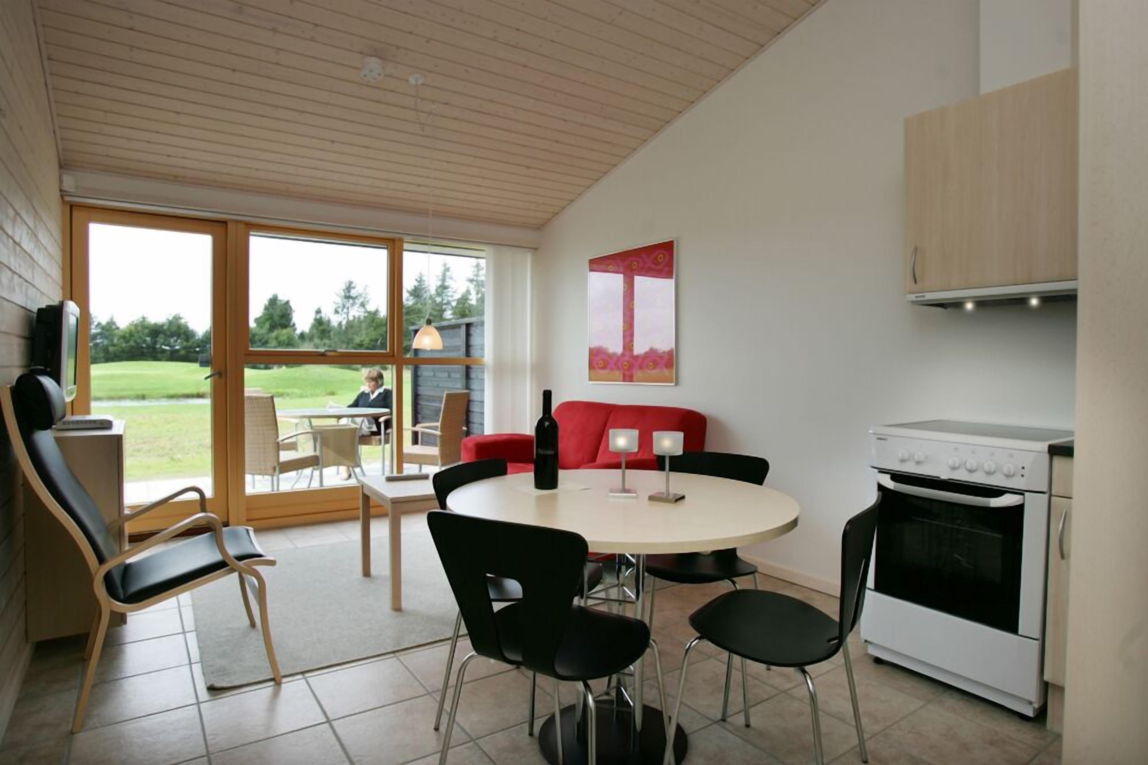 Apartment, 2 Bedrooms (Greenfee included) | Living area | TV