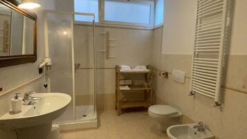 Family Apartment, Multiple Bedrooms, Garden View | Bathroom | Free toiletries, hair dryer, towels