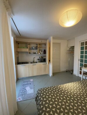 Classic Studio, 1 Bedroom, Garden View | Private kitchen - Le Sorbole (Matera)