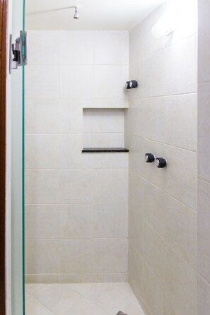 Habitación doble estándar | Baño | Toallas 