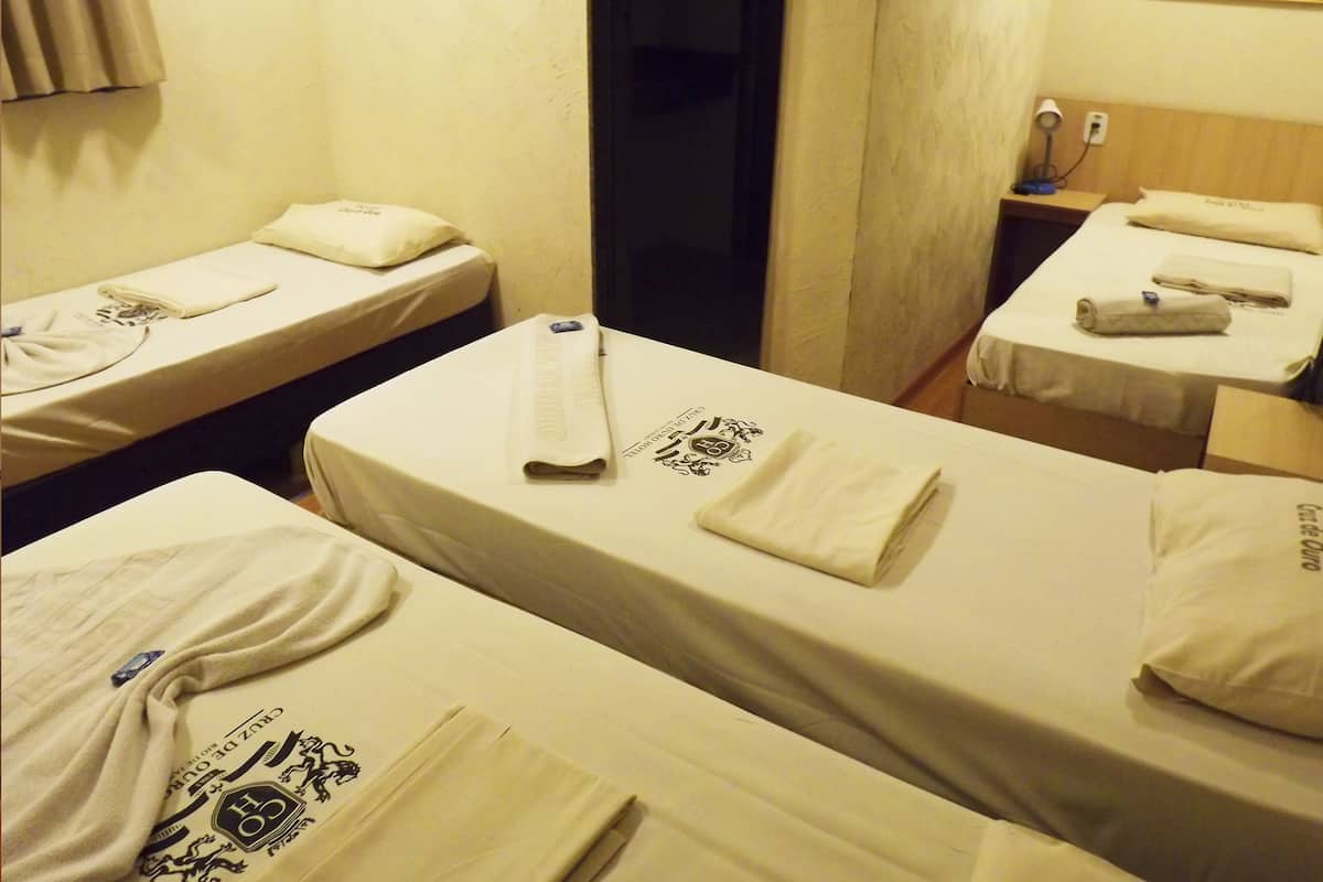 Standard Quadruplo Room | Free WiFi, bed sheets