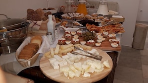 Desayuno buffet (EUR 10 por persona)