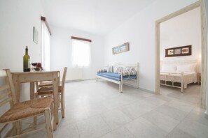 Apartamento Deluxe (Family) | Zona de estar | Una televisión LCD