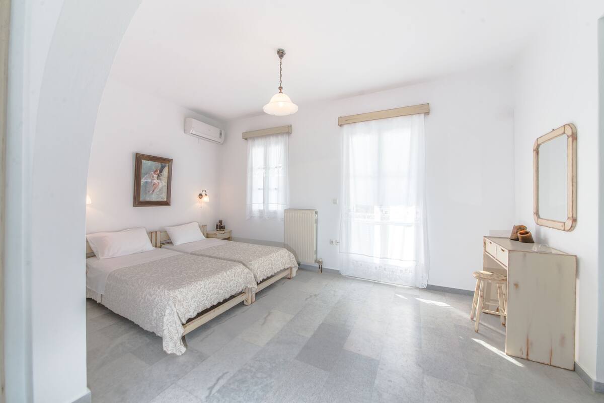 Deluxe Double Room | Living area | LCD TV