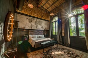 总统套房 | 高档床上用品、迷你吧、客房内保险箱、办公桌