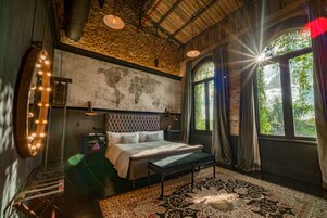 Presidential Suite | Premium bedding, minibar, in-room safe, desk