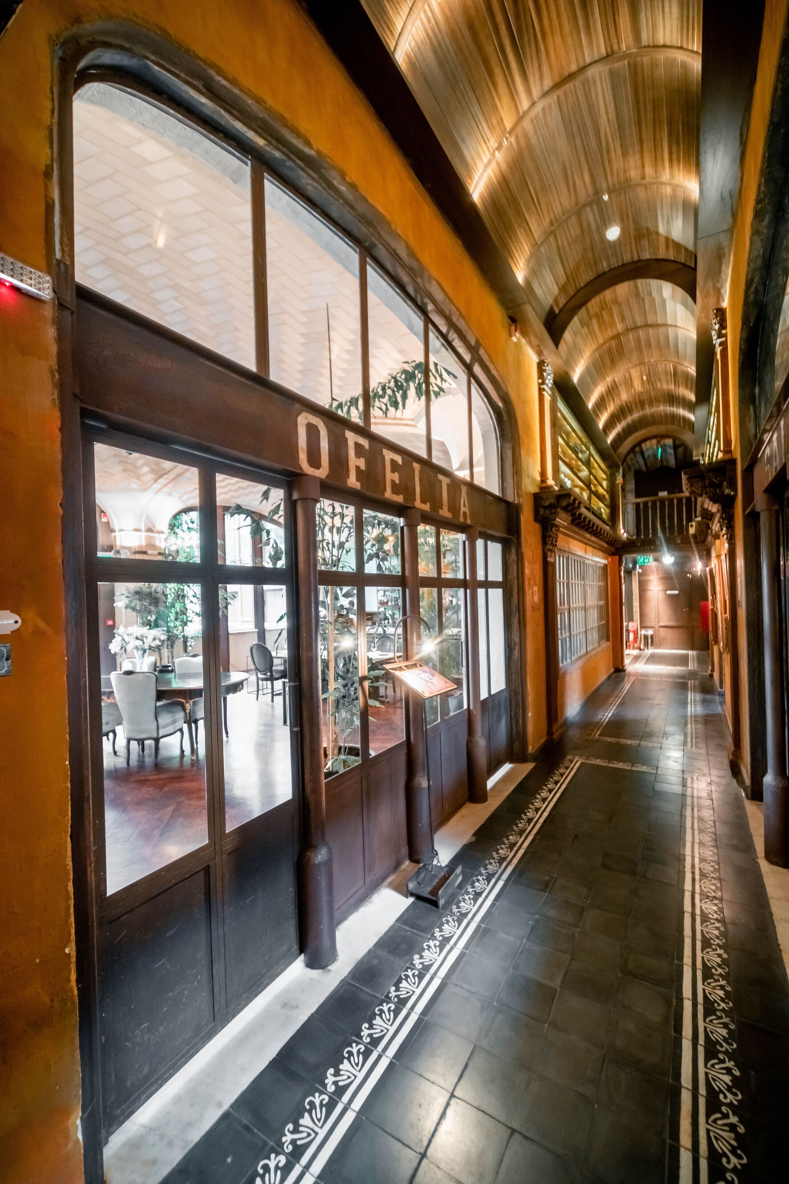 breakfast, lunch, dinner served; international cuisine