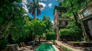 Outdoor pool, sun loungers