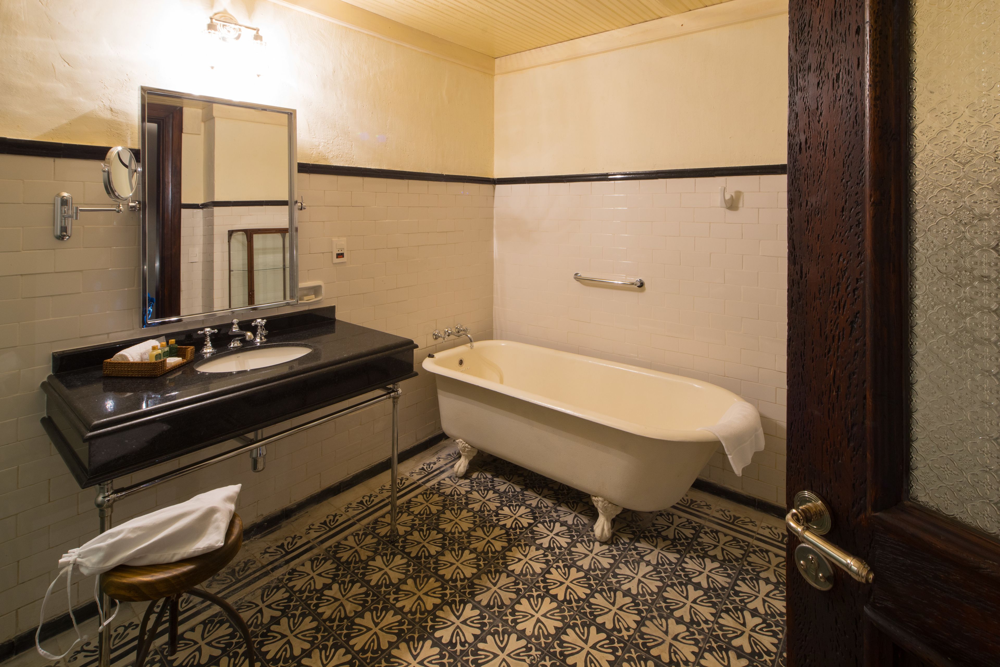 deep-soaking bathtub