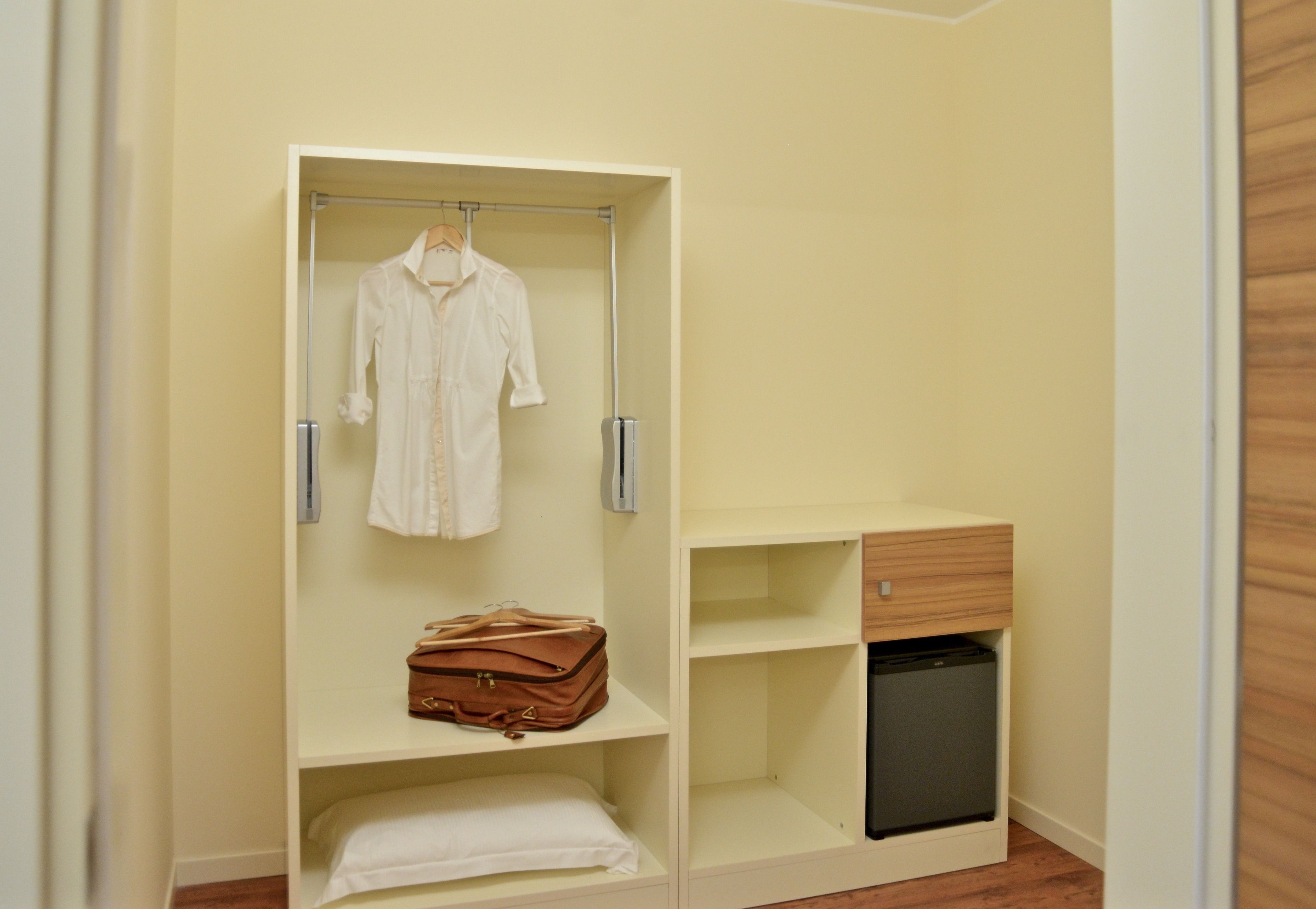 twin room, 2 single beds, accessible | minibar