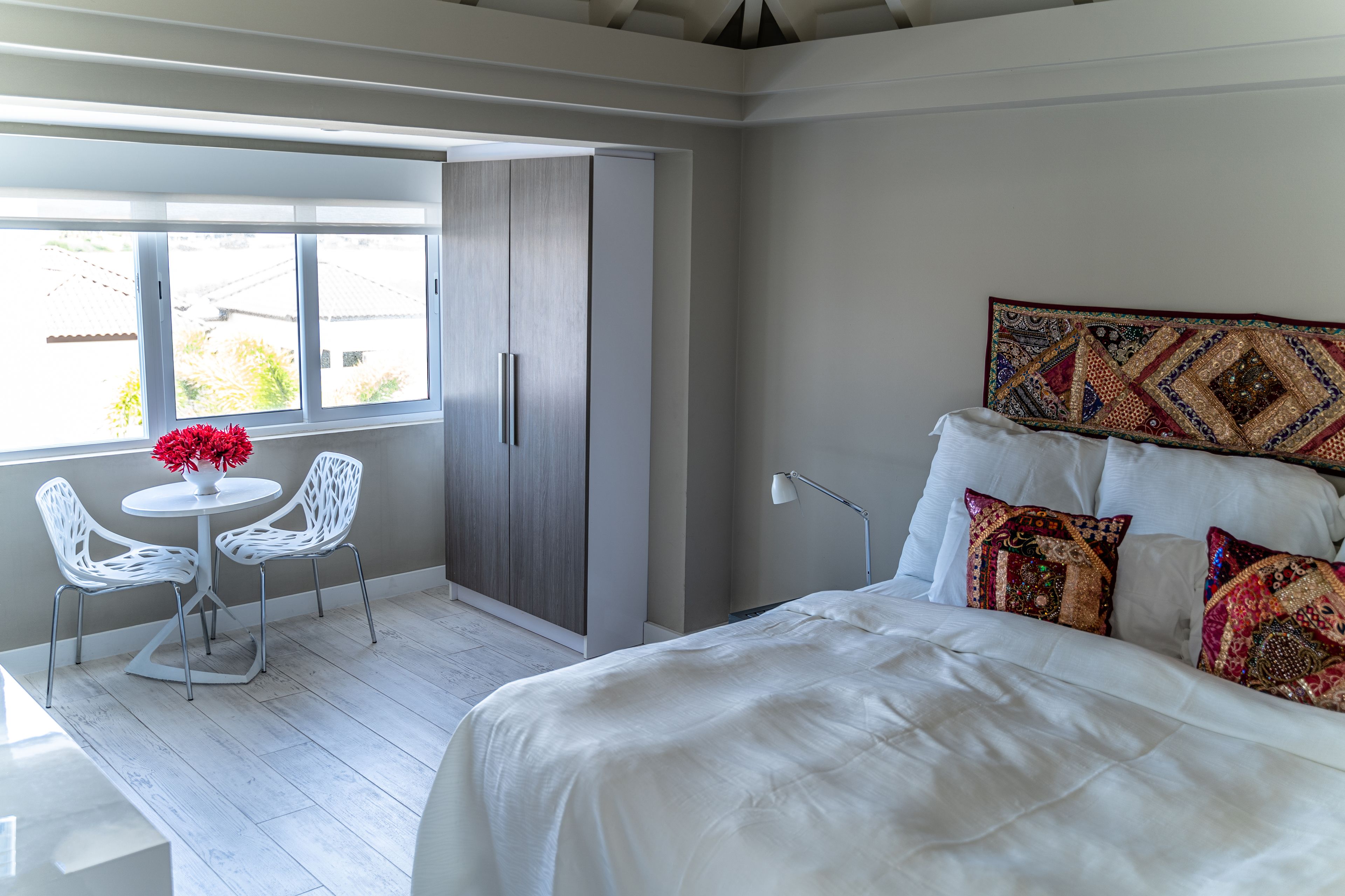 Mini-Master Pool View Suite (One King Bed) | Premium bedding, minibar, in-room safe, desk