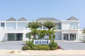 Front of property - Ocean Z Boutique Hotel (Noord)