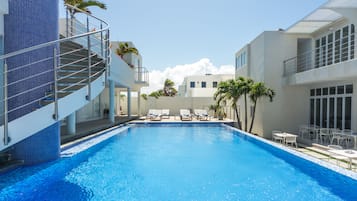 Kolam renang outdoor