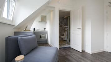 Comfort Loft (4th Floor, Accessible by stairs only) | In-room safe, desk, blackout curtains, soundproofing