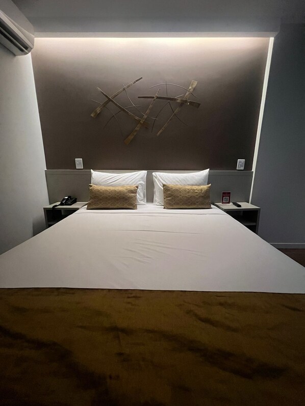 Chambre Double Standard | Minibar, coffres-forts dans les chambres, bureau, rideaux occultants