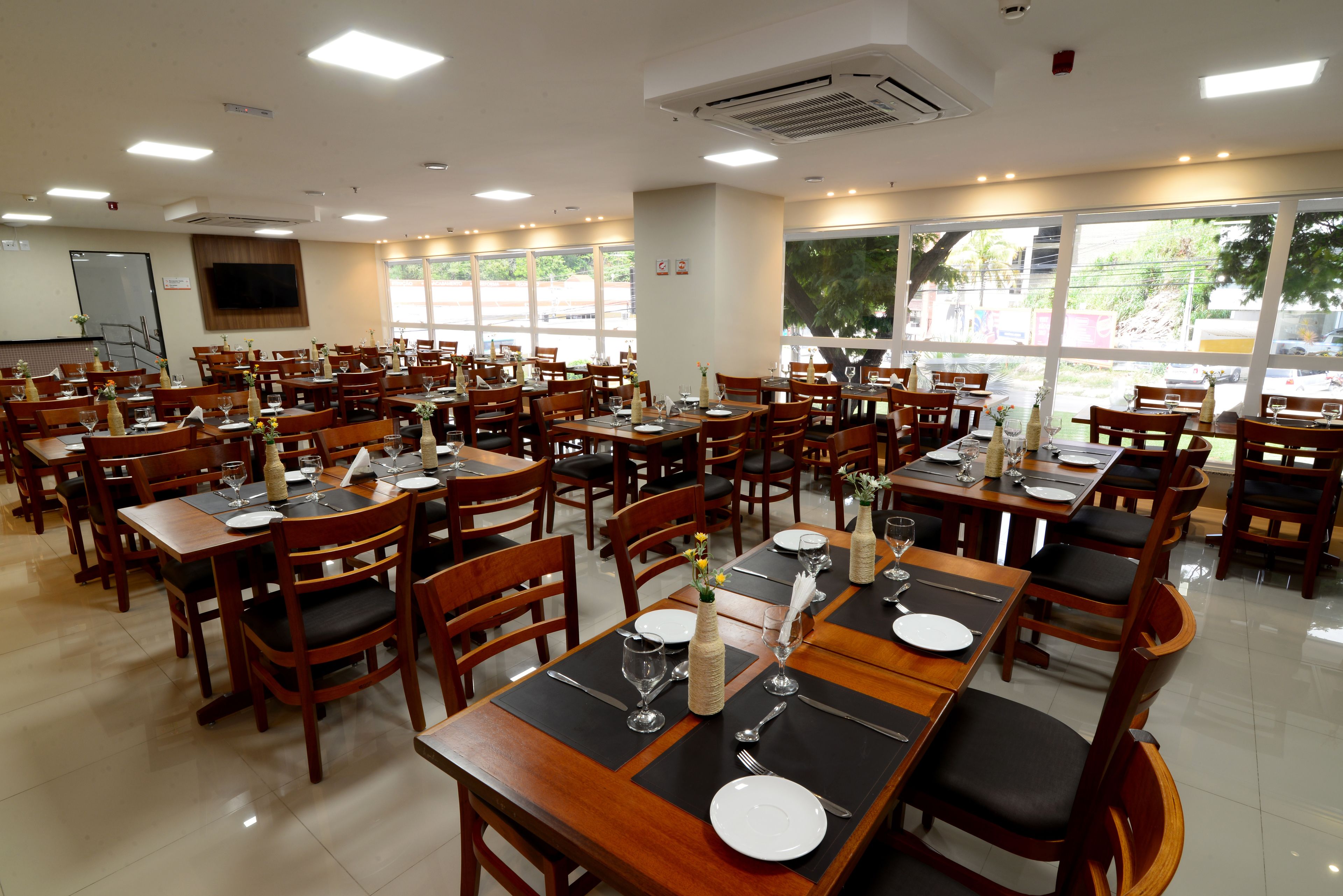 breakfast, lunch and dinner served