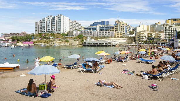 Una spiaggia nelle vicinanze