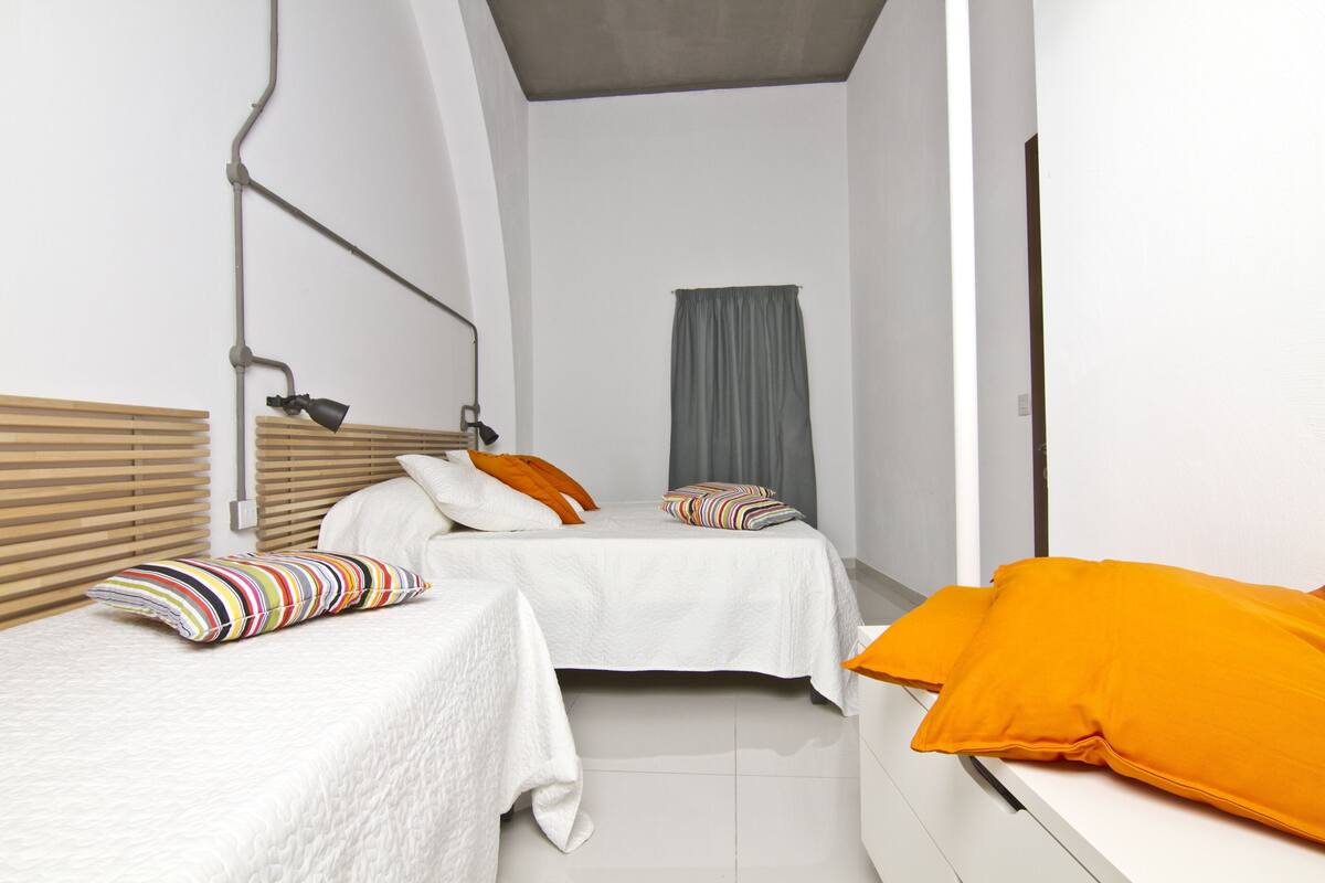 1 Schlafzimmer, laptopgeeigneter Arbeitsplatz, Verdunkelungsvorhänge
