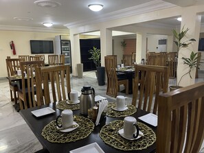 아침 식사, 점심 식사, 저녁 식사 제공, 세계 요리