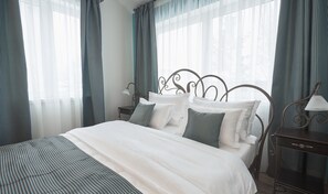 Standard Double Room, 1 King Bed | Egyptian cotton sheets, hypo-allergenic bedding, pillow-top beds - Garni Hotel Dum (Belgrade)