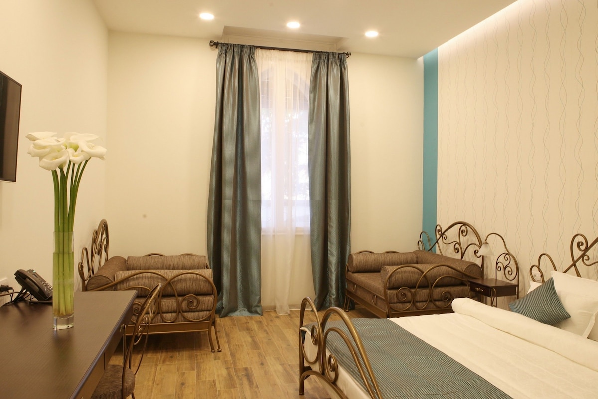 Family Quadruple Room, 1 Bedroom | Egyptian cotton sheets, hypo-allergenic bedding available