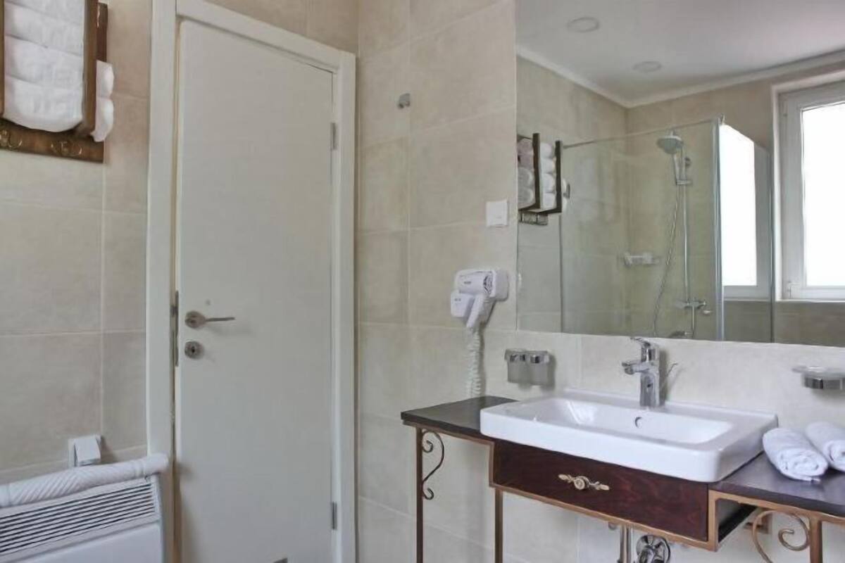 Baño | Regadera, amenidades de baño gratuitas, secadora de cabello, batas