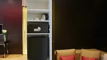Junior Suite, 1 Bedroom, City View | Room amenity
