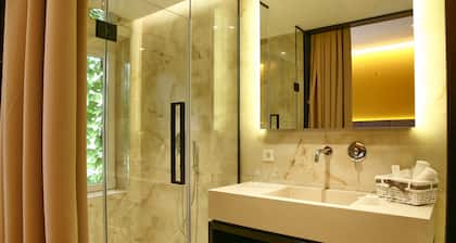 Maccani Luxury Suites