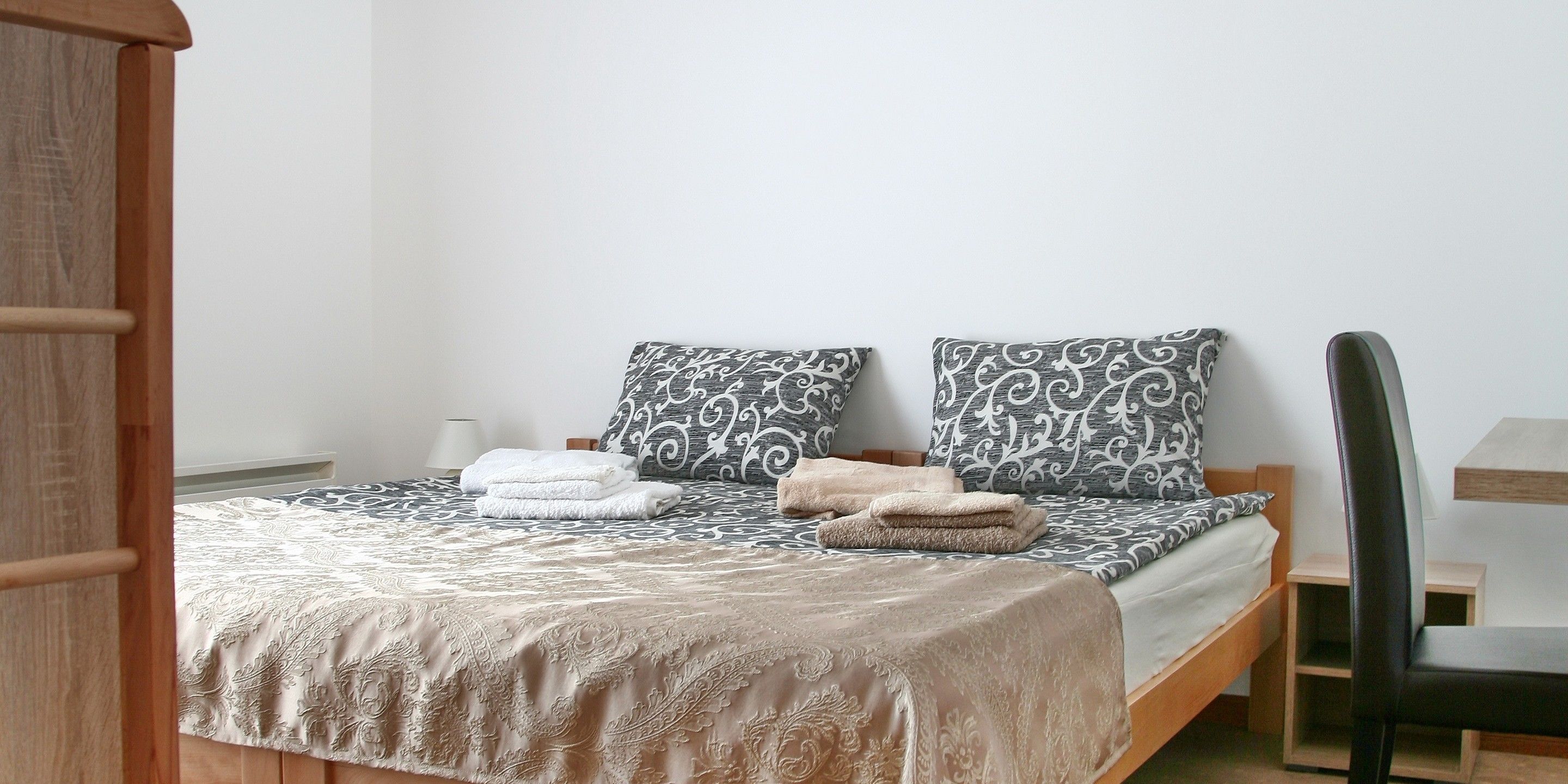 luxury apartment, 1 bedroom | premium bedding, minibar, in-room safe, desk