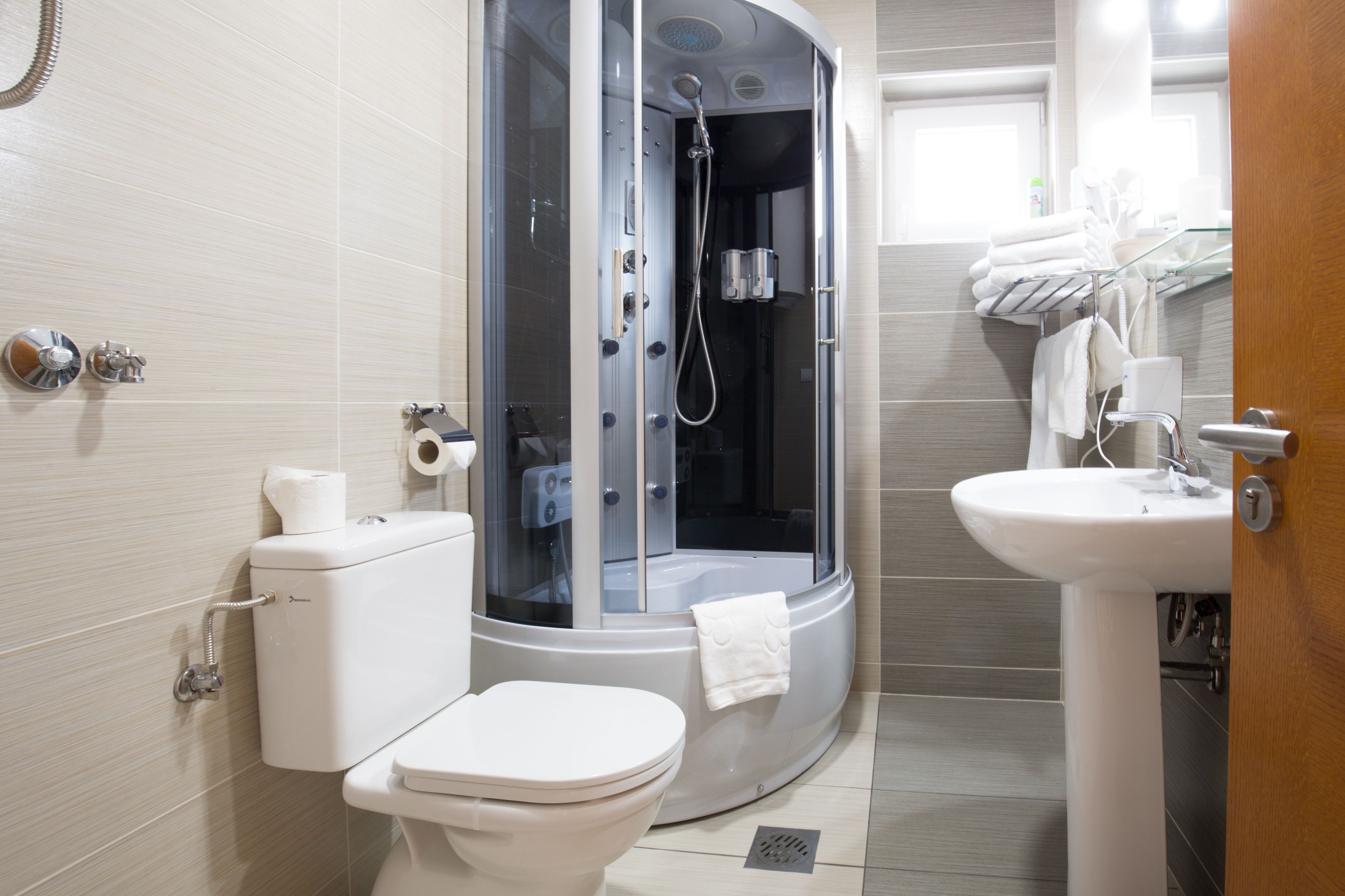 shower, free toiletries, hair dryer, towels