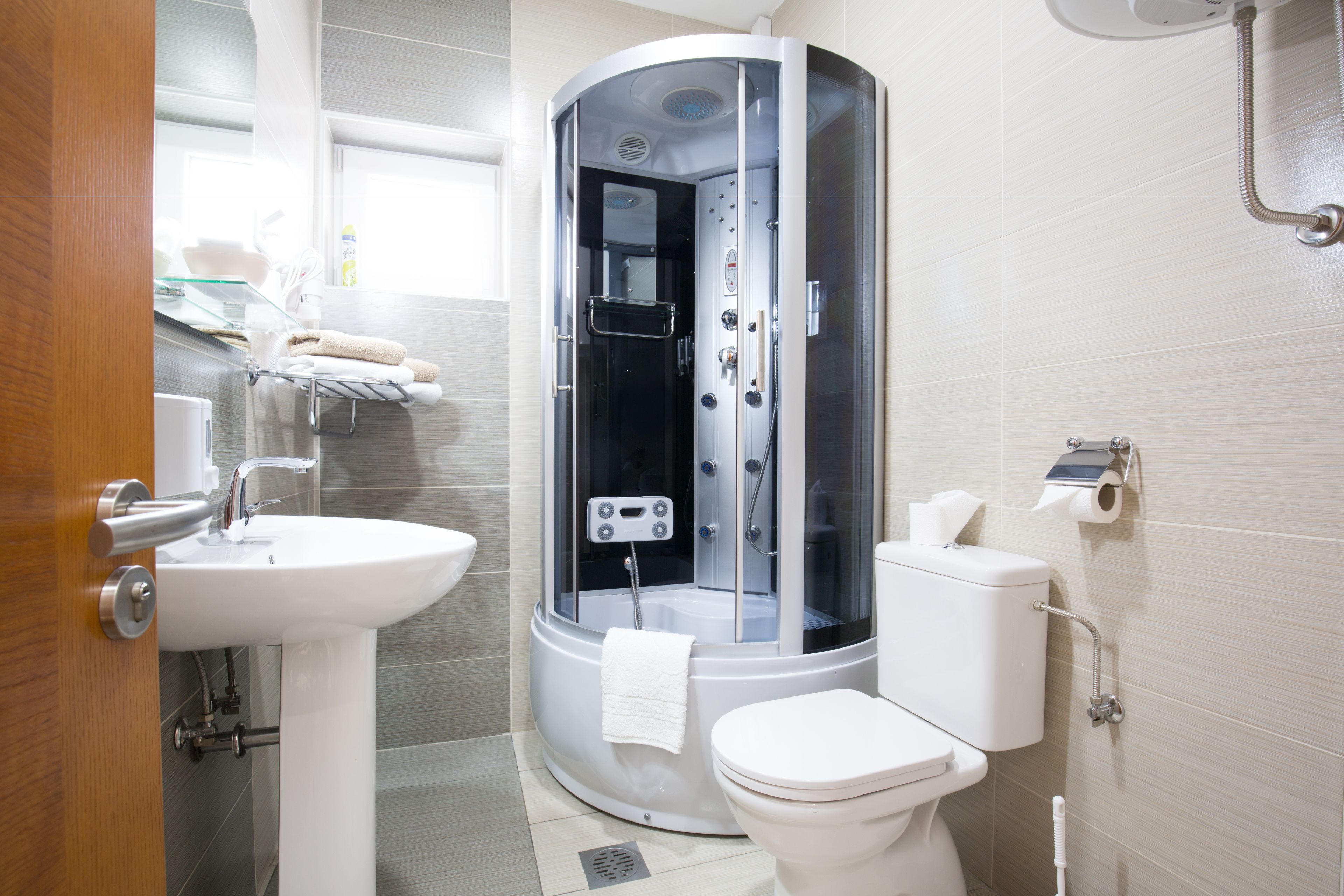 shower, free toiletries, hair dryer, towels