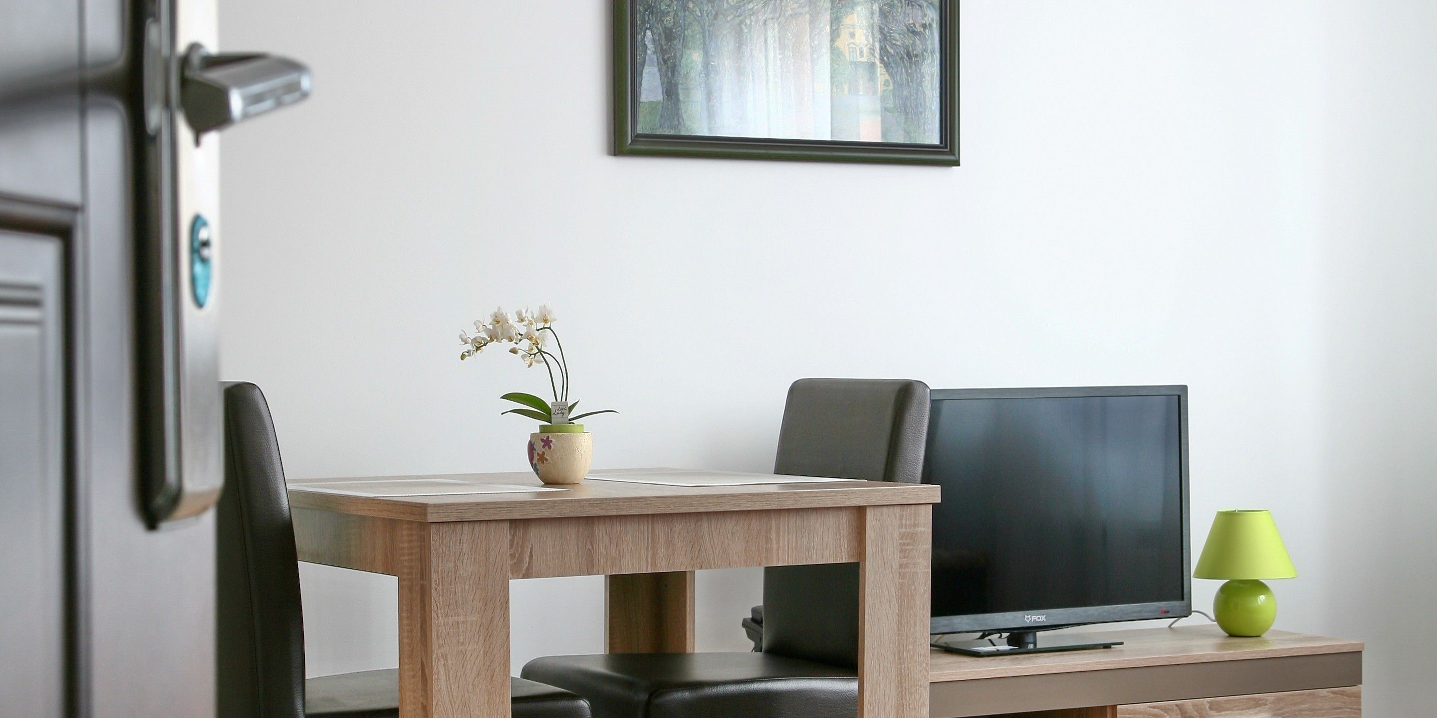 luxury apartment, 1 bedroom | living room | flat-screen tv