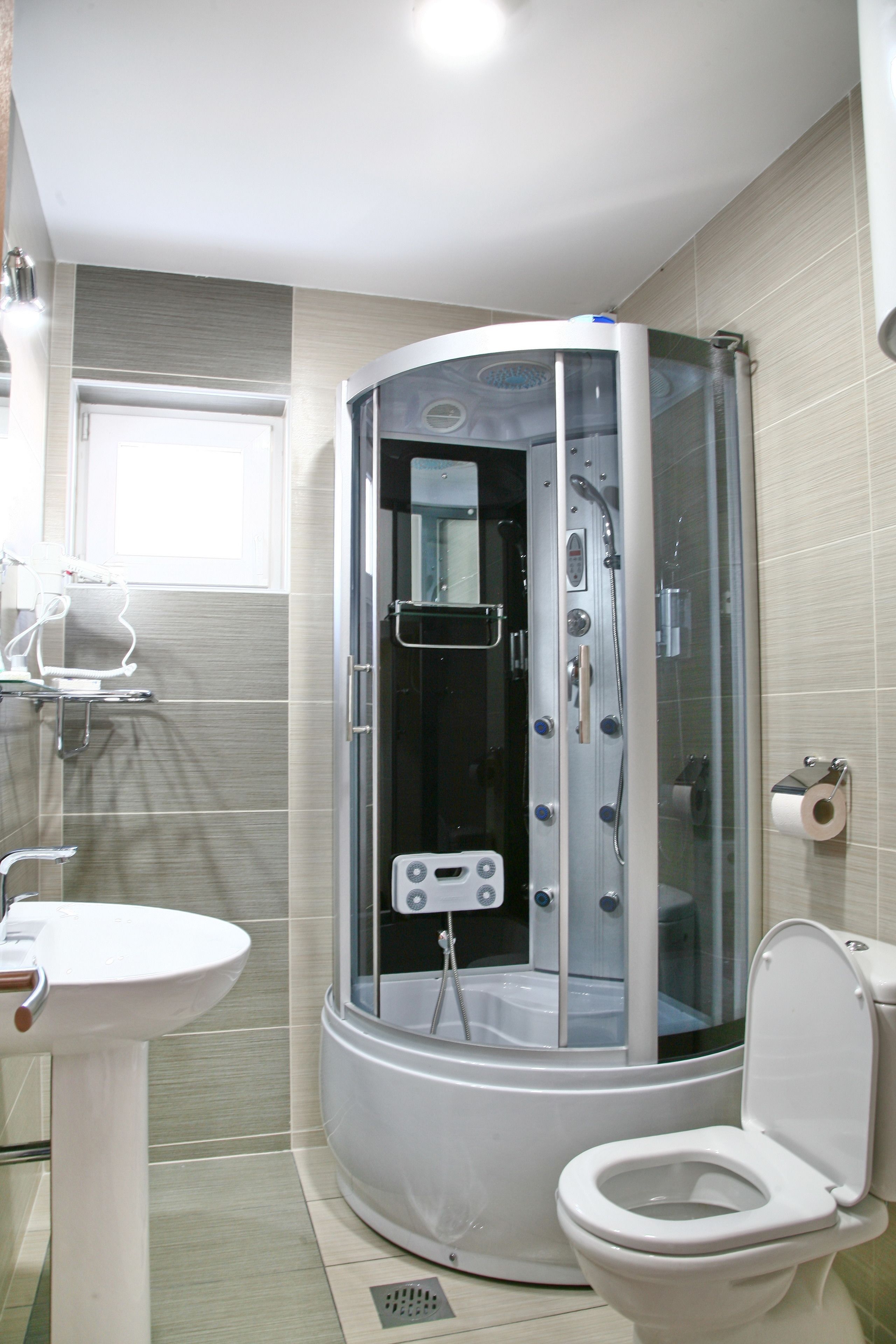 shower, free toiletries, hair dryer, towels