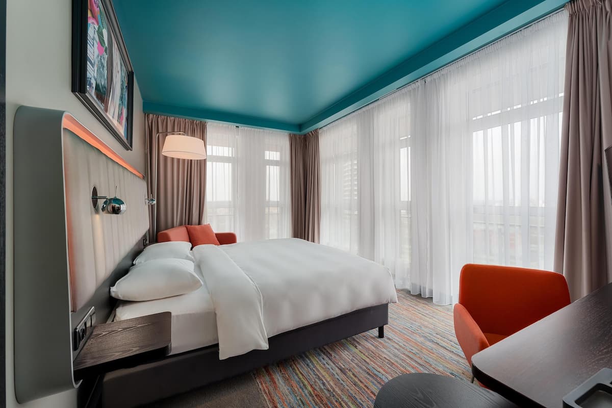Superior Room | Hypo-allergenic bedding, in-room safe, desk, laptop workspace