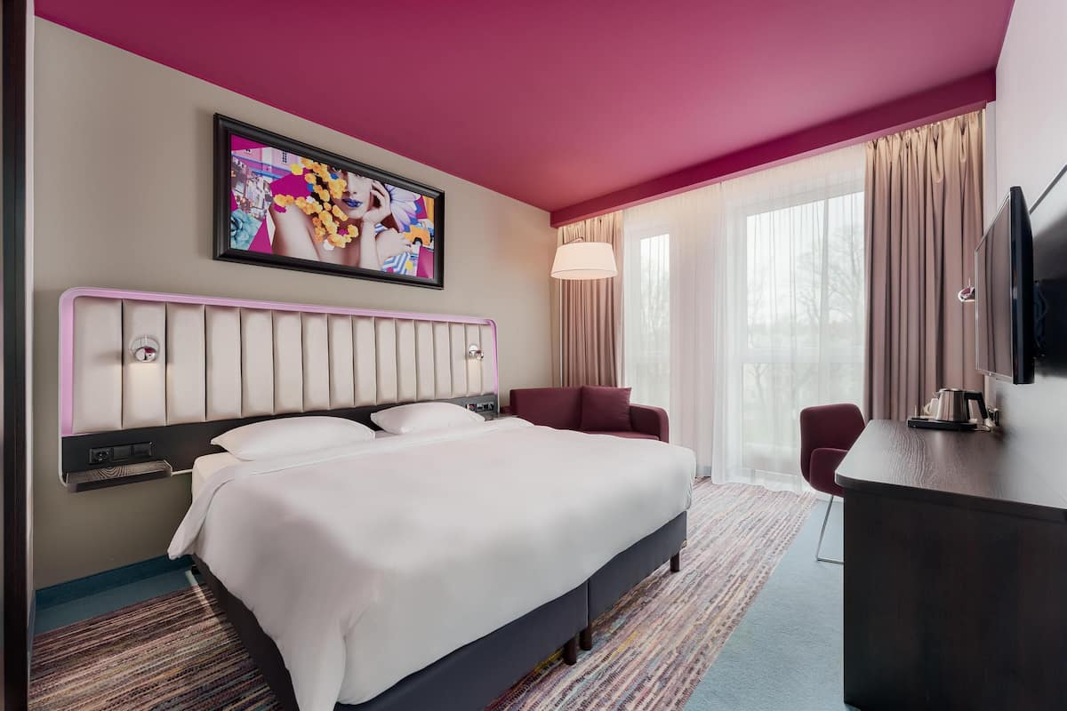 Hypo-allergenic bedding, in-room safe, desk, laptop workspace